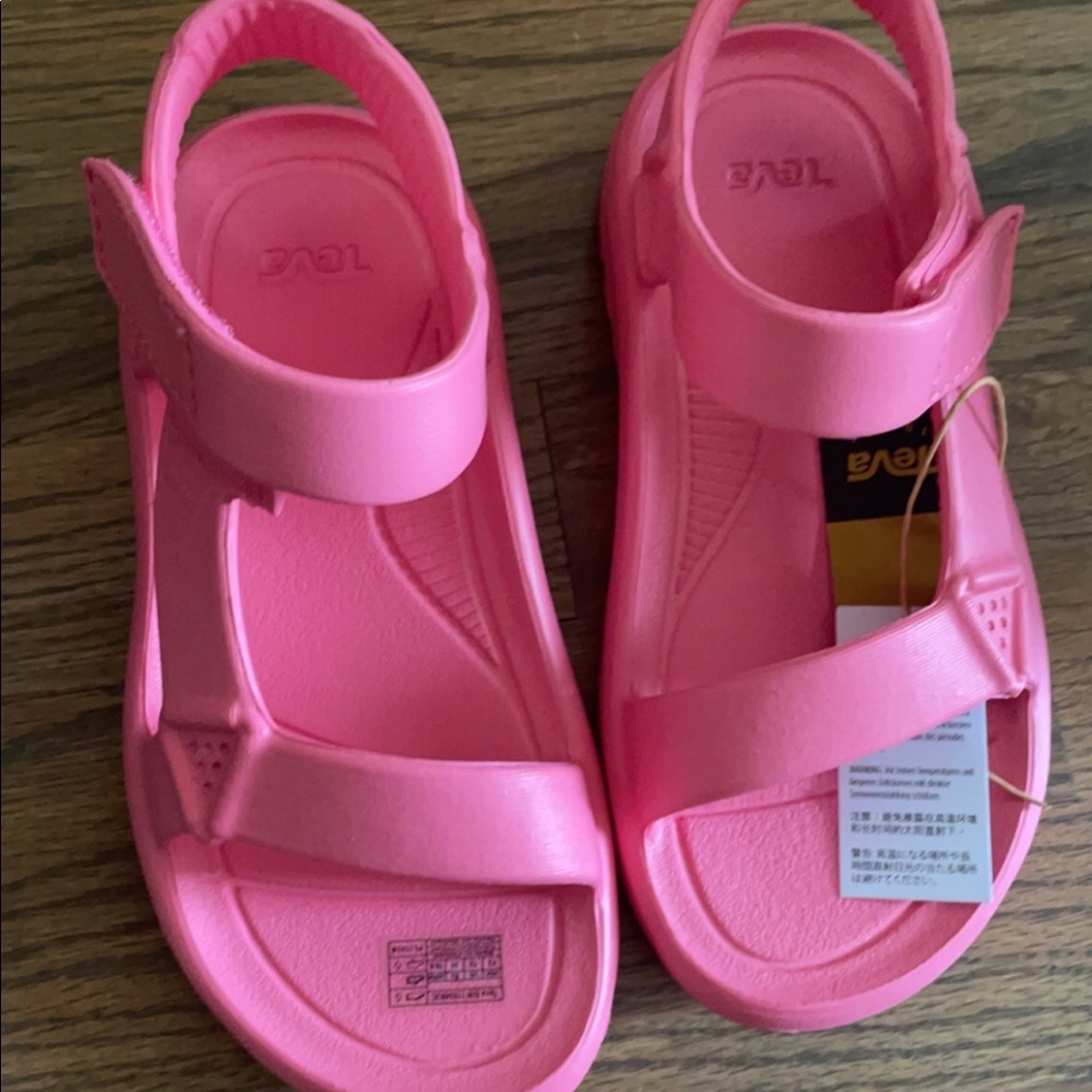 NWT teva sandals